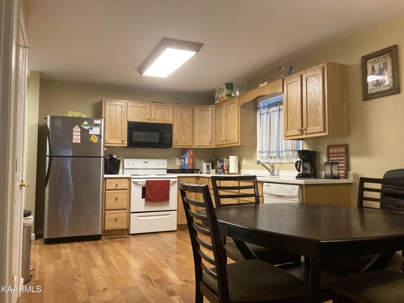 547 King Branch Rd, Sevierville, TN 37876