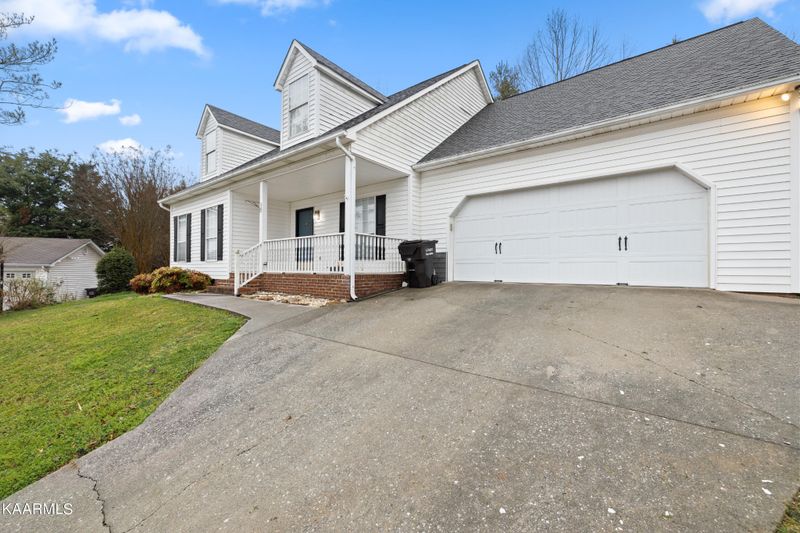 1412 Rush Limbaugh Ln, Knoxville, TN 37932