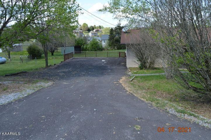 712 Smoky Mountain Dr, Sevierville, TN 37876