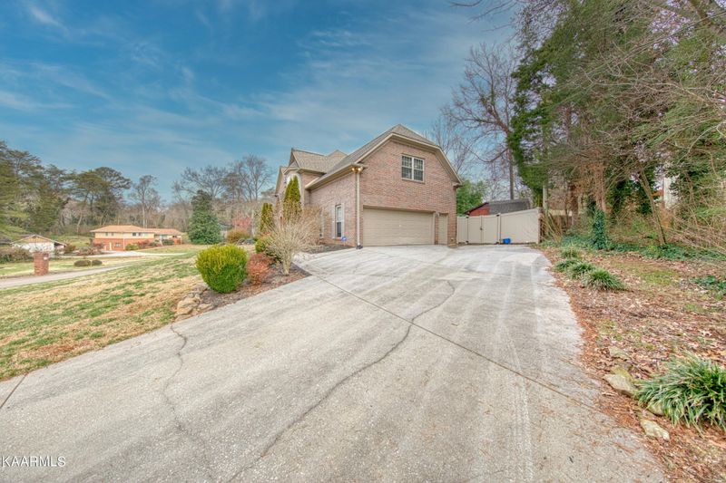 5200 Custis Ln, Knoxville, TN 37920