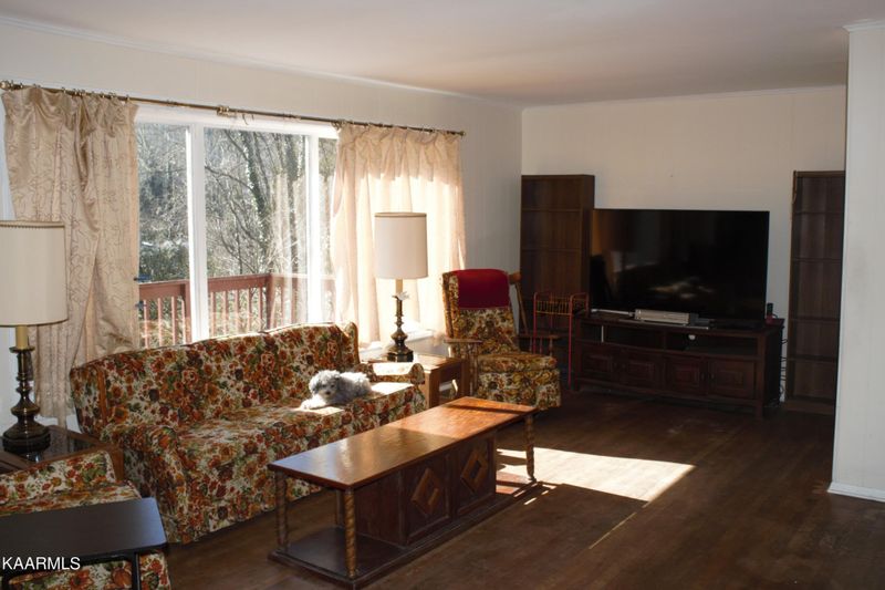 437 Delaware Ave, Oak Ridge, TN 37830