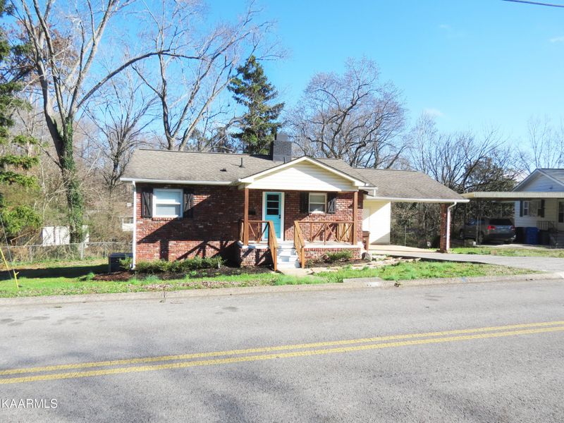 104 Underwood Rd, Oak Ridge, TN 37830
