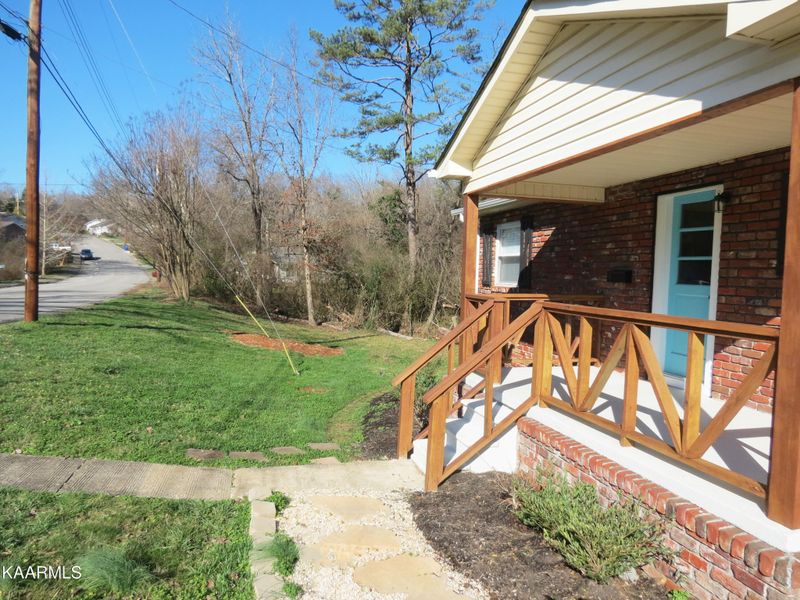 104 Underwood Rd, Oak Ridge, TN 37830