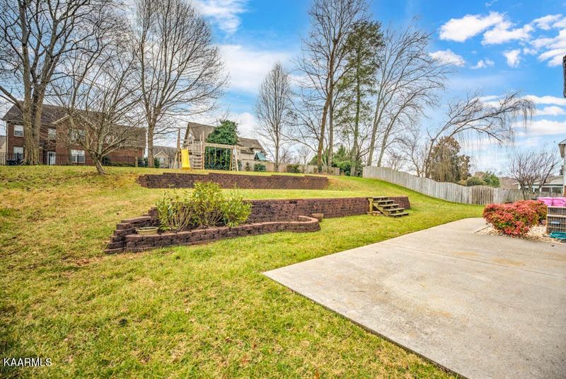 12928 Meadow Pointe Ln, Knoxville, TN 37934