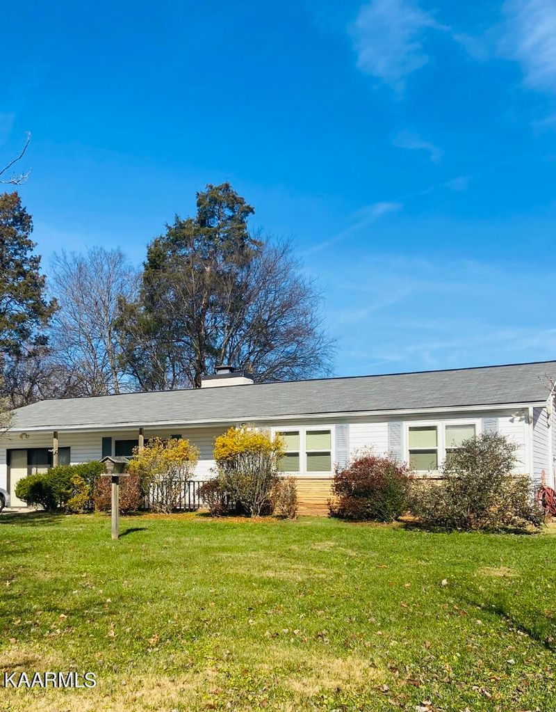 4321 Crestfield Rd, Knoxville, TN 37921