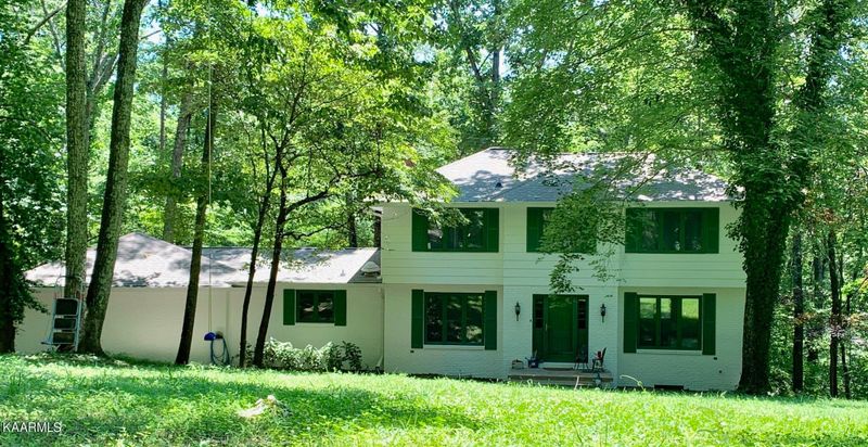 893 W Outer Dr, Oak Ridge, TN 37830