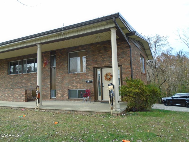 416 W Outer Dr, Oak Ridge, TN 37830
