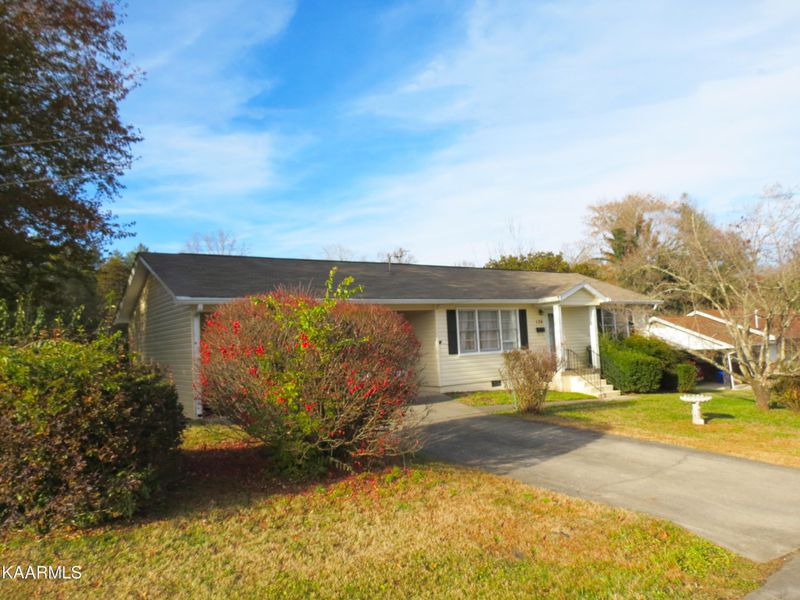 126 S Seneca Rd, Oak Ridge, TN 37830