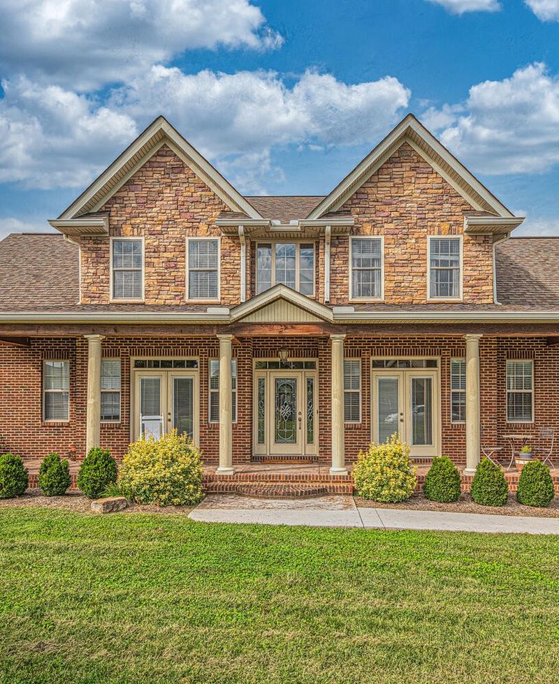 6747 Ingleside Ln, Knoxville, TN 37918