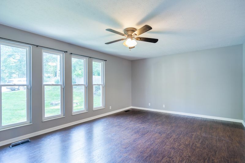 1103 Green Oak Ln, Knoxville, TN 37932