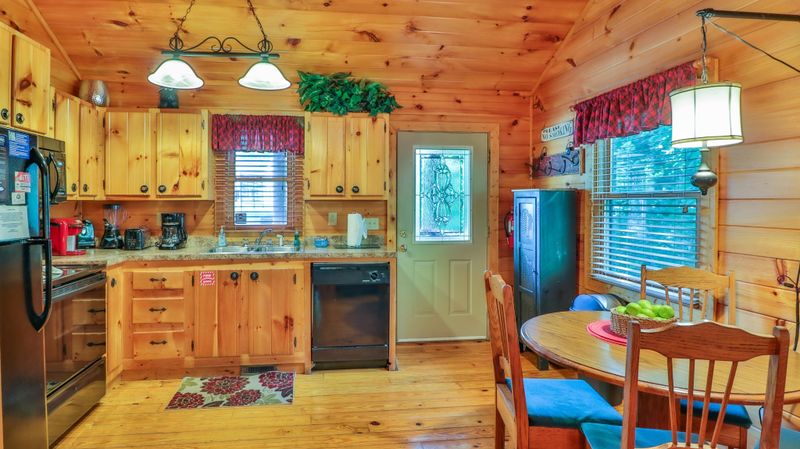 607 Quill Gordon Ct, Sevierville, TN 37863