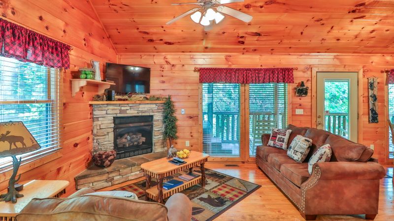 607 Quill Gordon Ct, Sevierville, TN 37863
