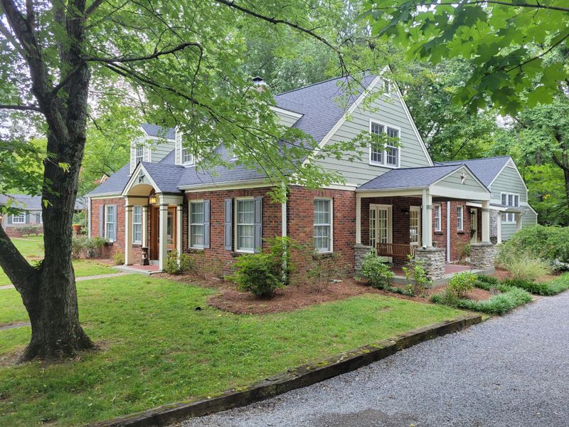 1004 Woodvale Dr, Nashville, TN 37204