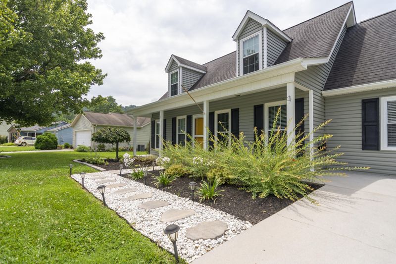 7317 Ashford Glen Dr, Knoxville, TN 37918