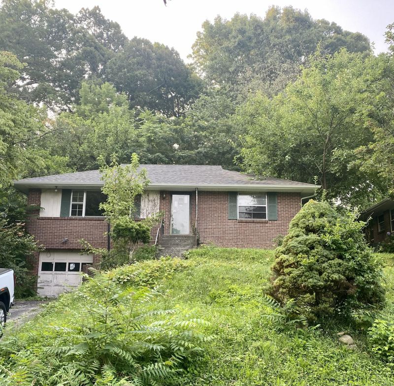 3018 N Hills Blvd, Knoxville, TN 37917