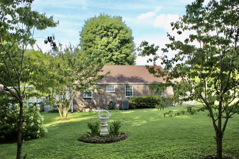3415 Ne Belleview Rd, Knoxville, TN 37917