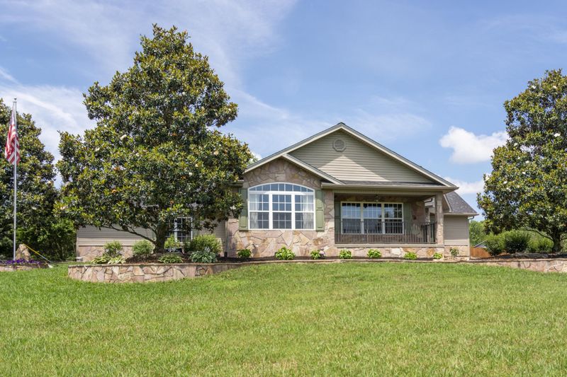 951 Mossy Grove Ln, Maryville, TN 37801