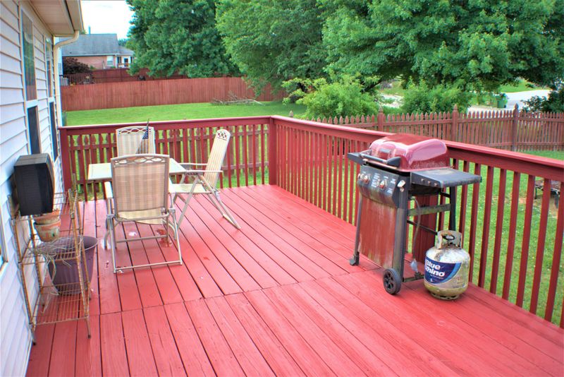 1124 Whitesburg Dr, Knoxville, TN 37918