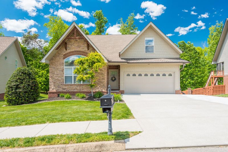 8321 Shoregate Ln, Knoxville, TN 37938