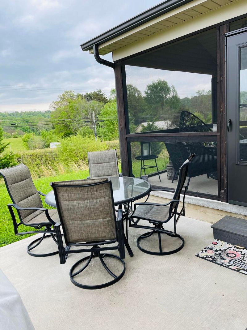 6510 Locust Grove Ln, Knoxville, TN 37918