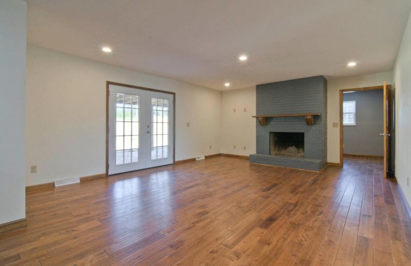 10371 Martel Rd, Lenoir City, TN 37772