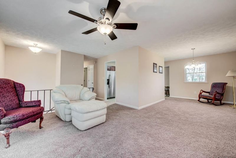 1727 Huntwood Ln, Knoxville, TN 37923