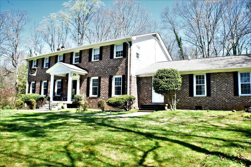 1311 Snowdon Dr, Knoxville, TN 37912