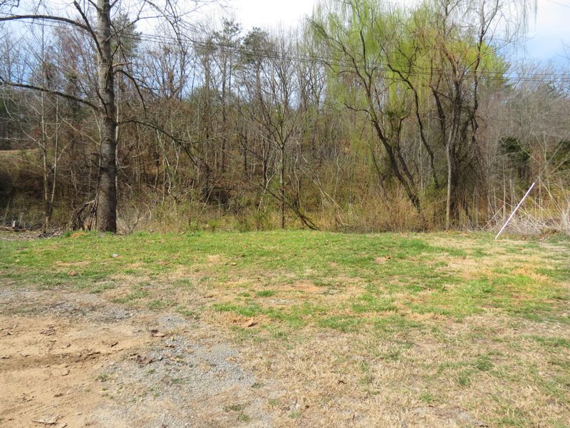 2027 Bob Irwin Rd, Maryville, TN 37803