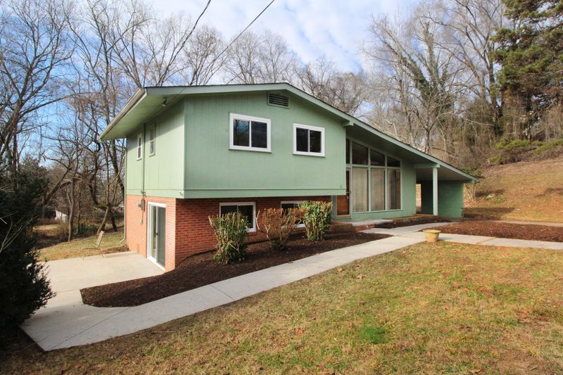 107 N Seneca Rd, Oak Ridge, TN 37830