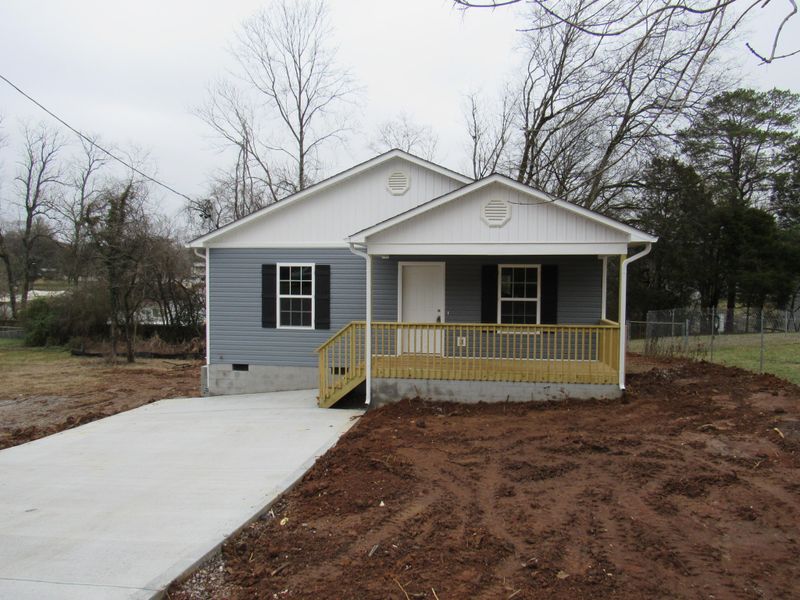 2100 Paris Rd, Knoxville, TN 37912