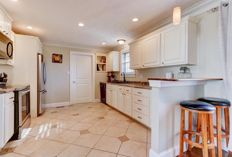 5100 Flint Hill Dr, Knoxville, TN 37921