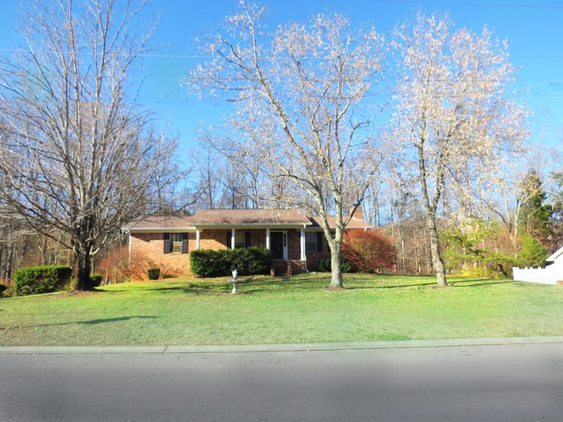 1537 Foxboro Dr, Knoxville, TN 37912