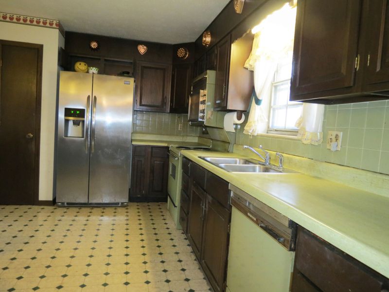 1537 Foxboro Dr, Knoxville, TN 37912