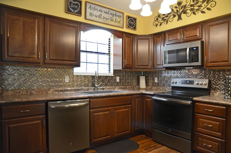 8003 Pedigo Rd, Knoxville, TN 37938