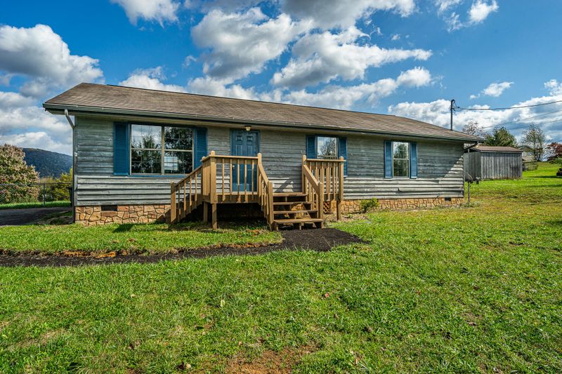 620 Smoky Mountain View Dr, Sevierville, TN 37876