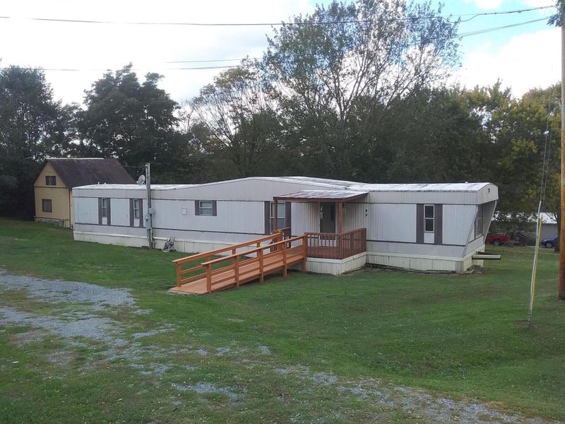 817 Ridge Rd, Maryville, TN 37803