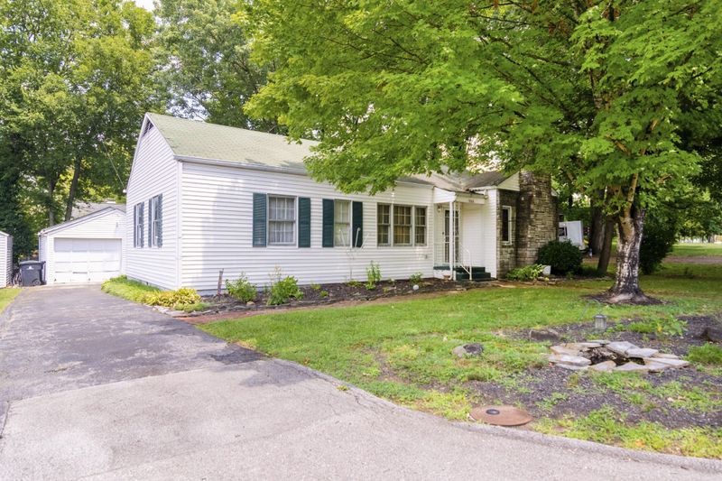 5008 Hedgewood Dr, Knoxville, TN 37918