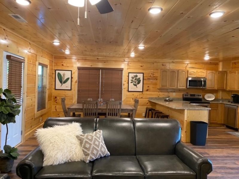 3210 Midvalley Dr, Sevierville, TN 37863