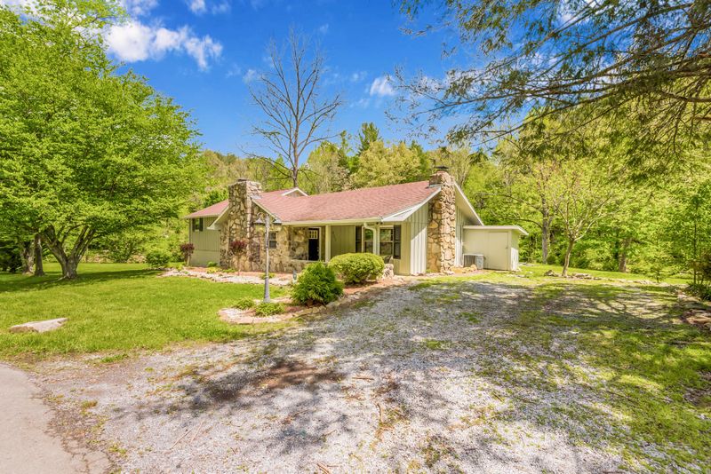 827 Mill Creek Rd, Sevierville, TN 37863