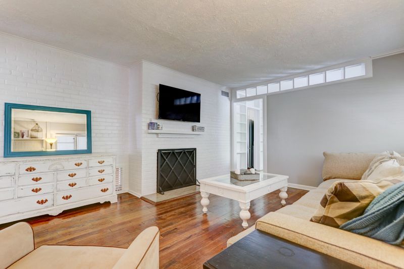 84 Outer Dr, Oak Ridge, TN 37830