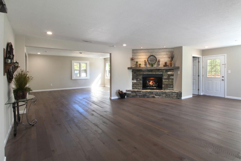 502 Mount Dr, Sevierville, TN 37876