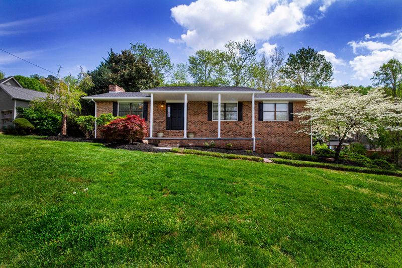 3809 Shielingworth Ct, Knoxville, TN 37912