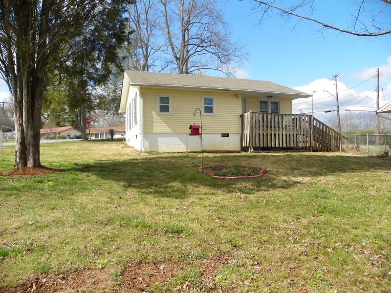 186 Johnson Rd, Oak Ridge, TN 37830