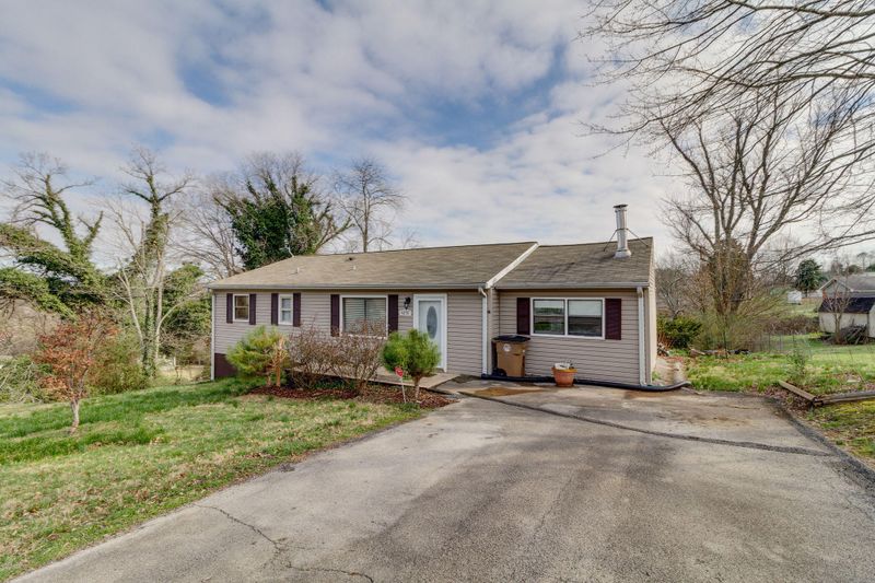 4238 Plummer Dr, Knoxville, TN 37918