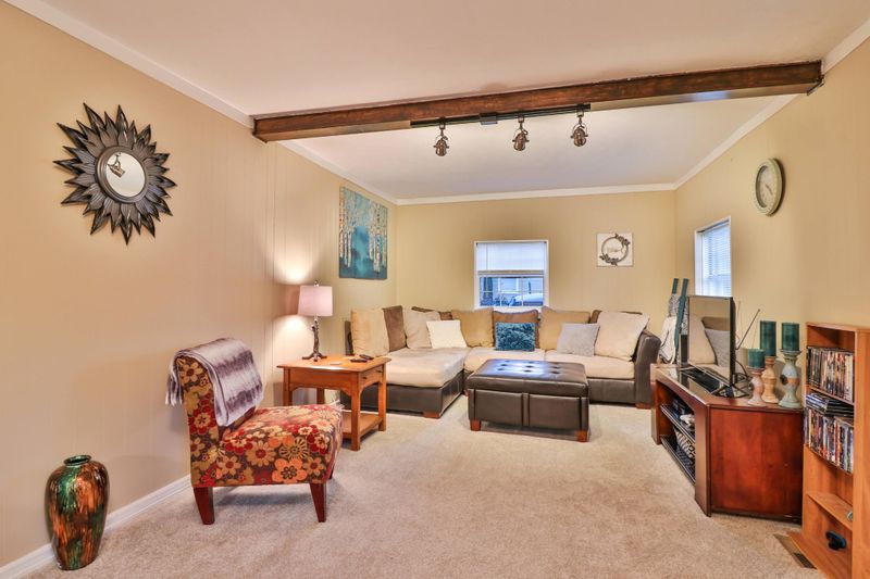 904 E Inskip Dr, Knoxville, TN 37912