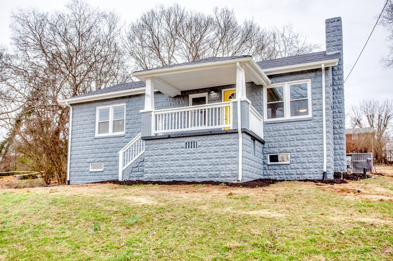2331 Riverside Dr, Knoxville, TN 37915