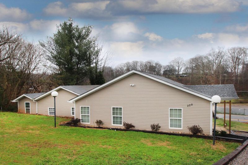 300 Kagley Dr, Lenoir City, TN 37772