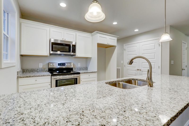 125 Wainwright Rd, Oak Ridge, TN 37830