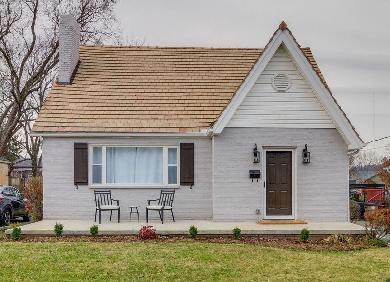 2927 Clearview St, Knoxville, TN 37917