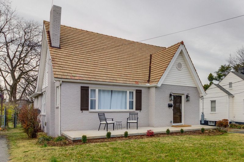 2927 Clearview St, Knoxville, TN 37917